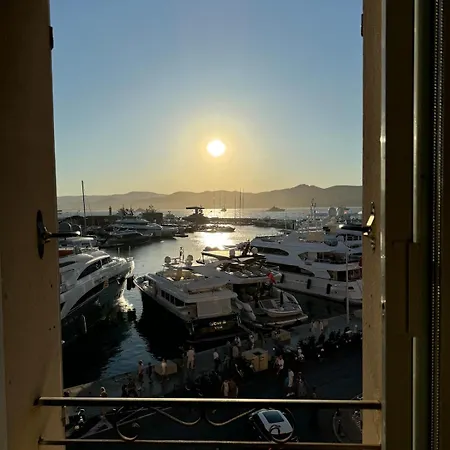 Apartment Port