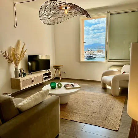 Port Apartment *